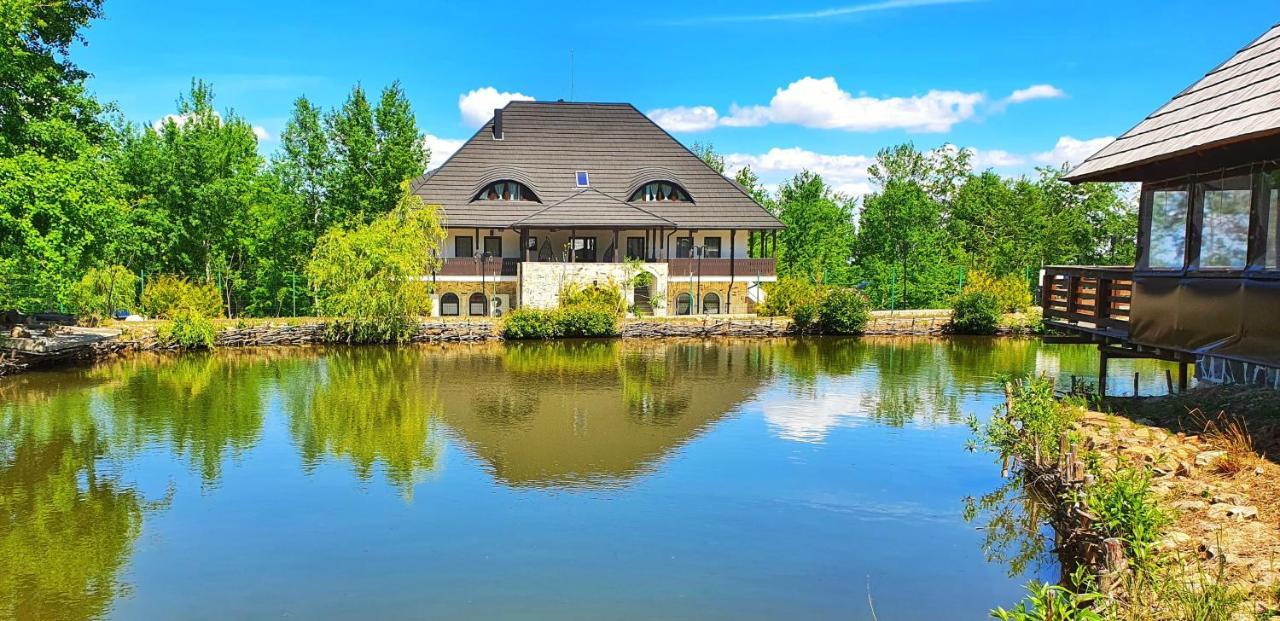 Vatra Boiereasca Bed & Breakfast คาชิกา ภายนอก รูปภาพ
