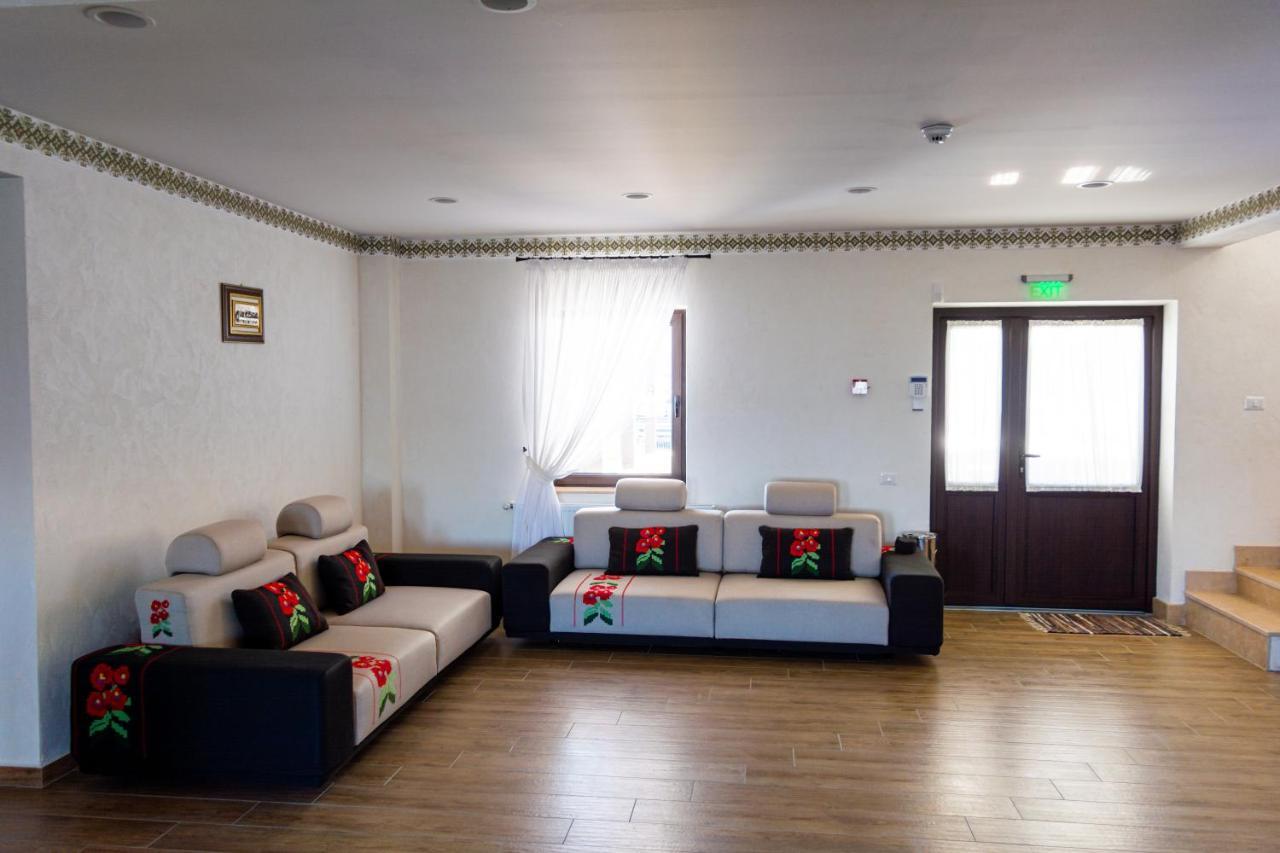 Vatra Boiereasca Bed & Breakfast คาชิกา ภายนอก รูปภาพ